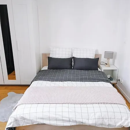 Apartment 30m² Modern Studio ， Near The Arc De Triomphe Paris